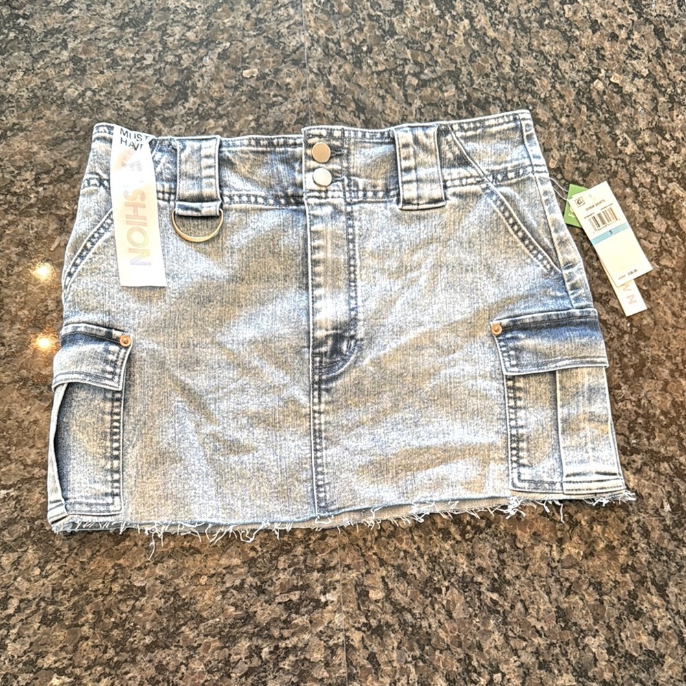 Tinseltown stone wash Denim stretchy Mini Skirt with Pockets NWT 5